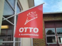Otto & Glassfabriken, Yngsjö. Fabriksförsäljning av glass.